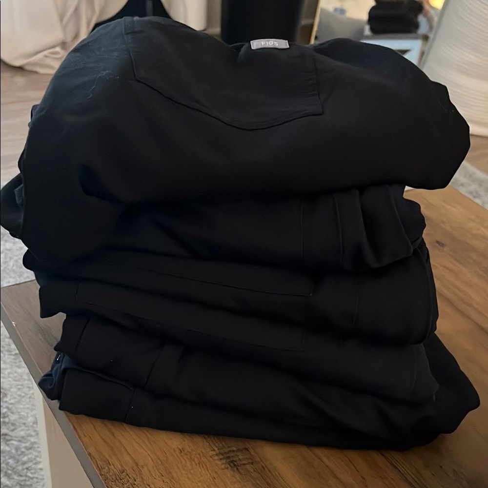 6 Black Jogger Scrub Pants – FIGS & Fabletics Bundle (Size S & M)